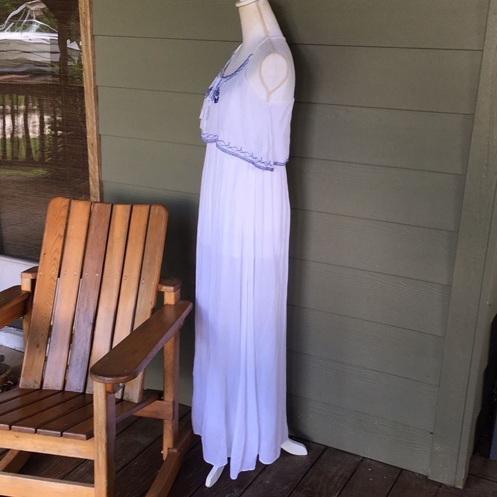 Japna Embroidered Maxi Dress - Picture 5 of 9